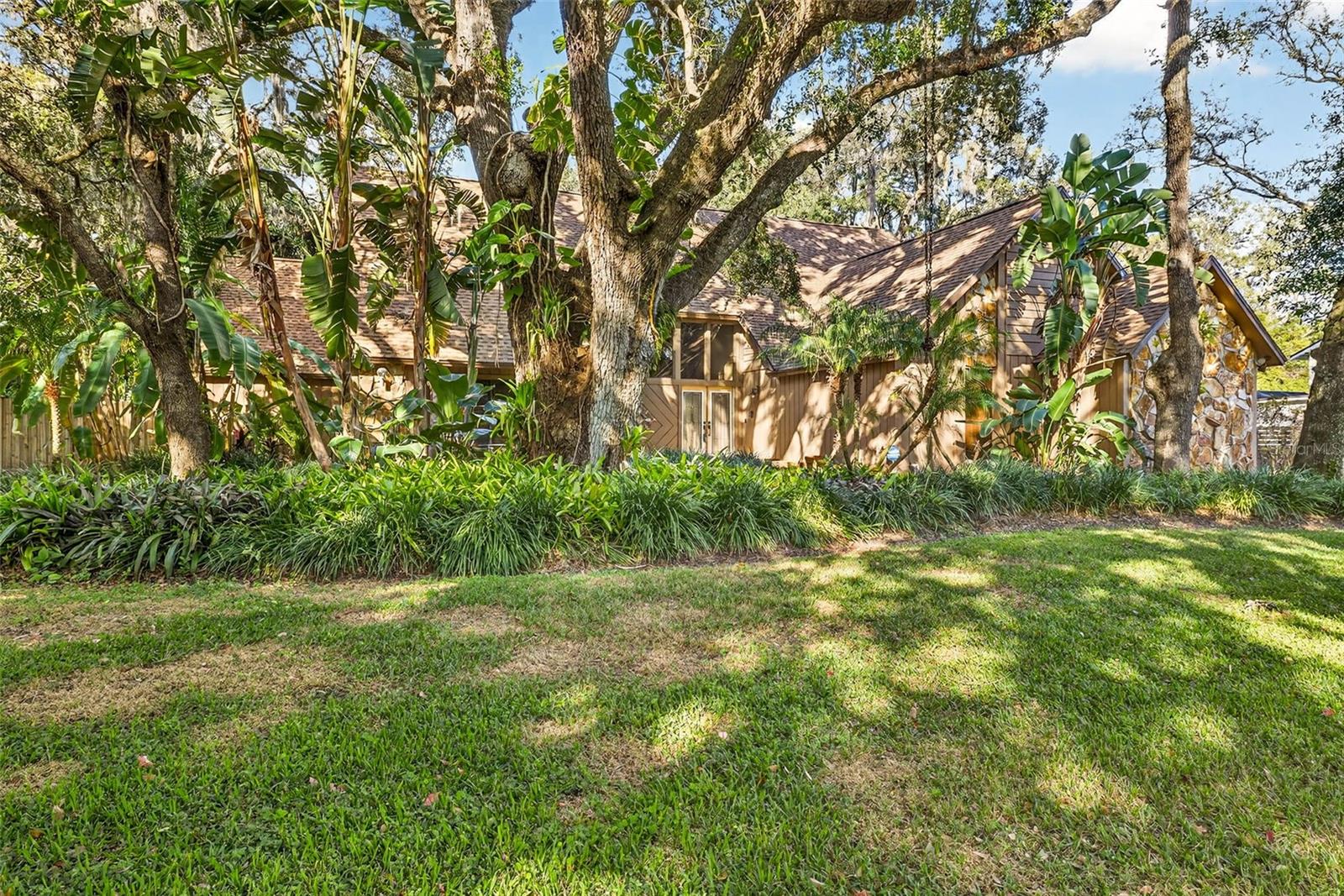 Listing photo id 2 for 6410 112th Avenue