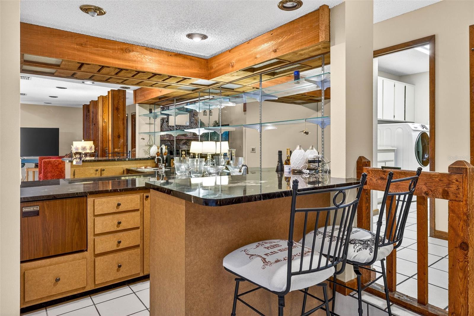 Listing photo id 40 for 6410 112th Avenue