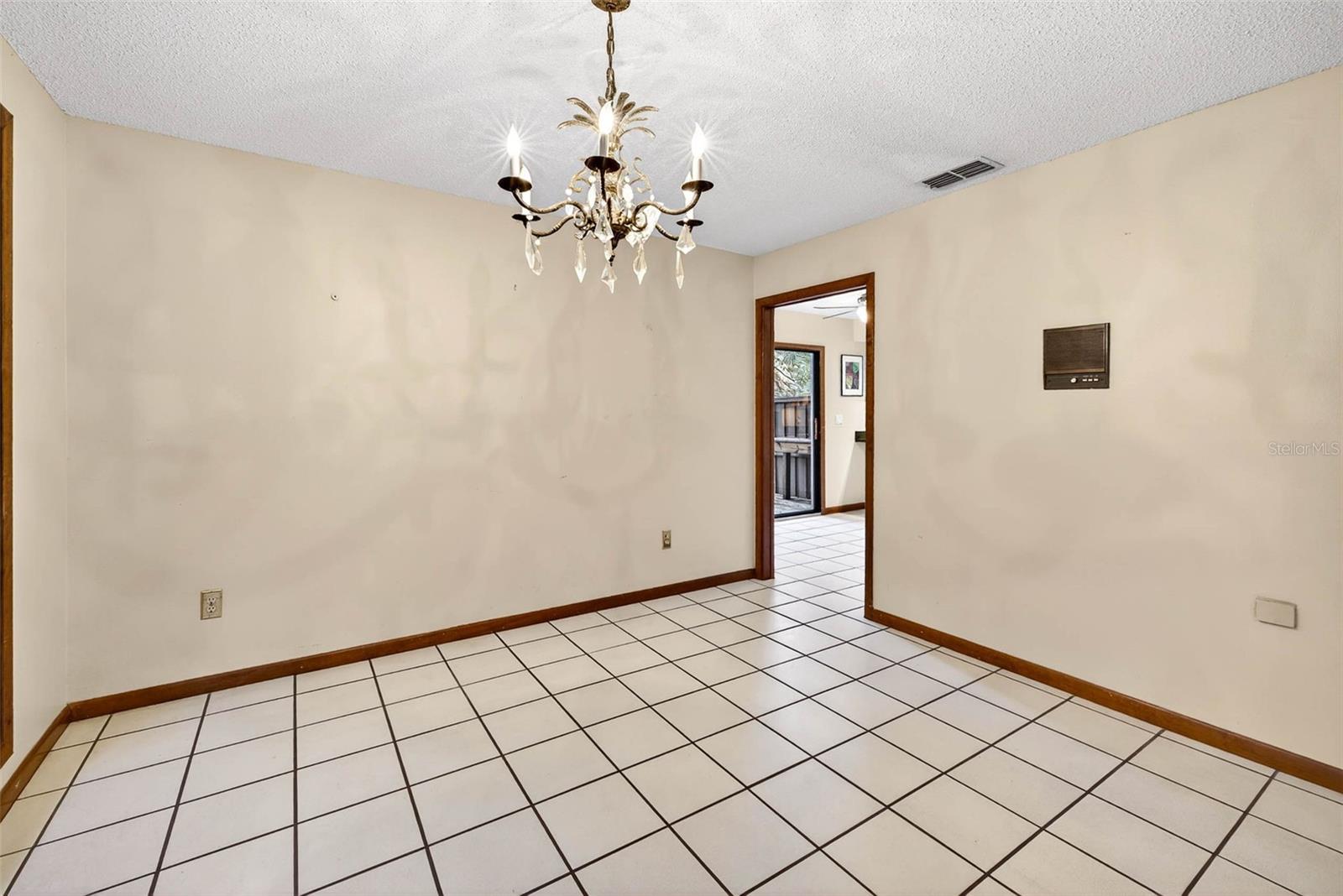 Listing photo id 42 for 6410 112th Avenue