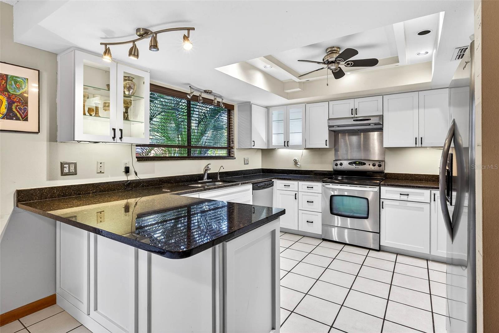 Listing photo id 45 for 6410 112th Avenue