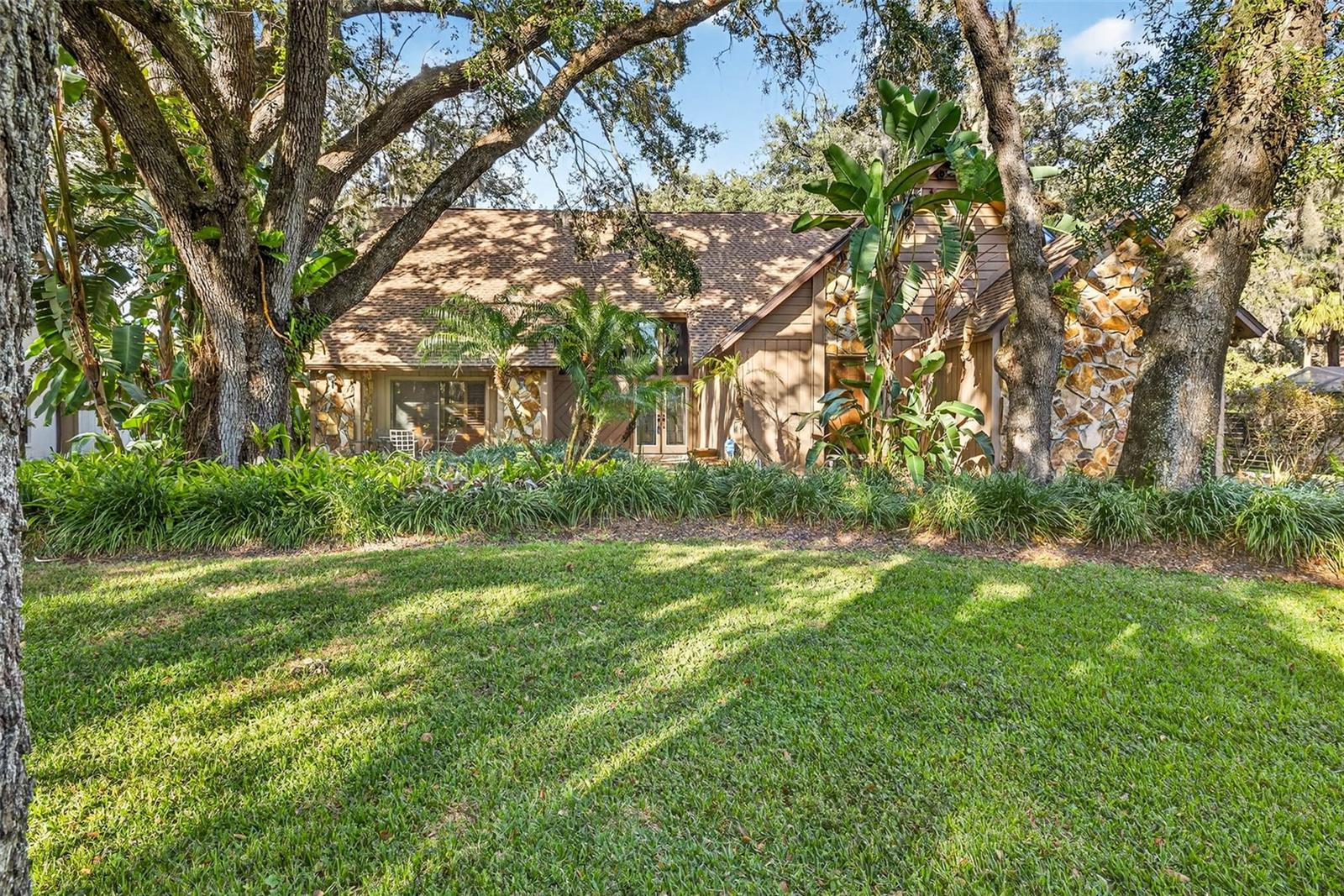 Listing photo id 3 for 6410 112th Avenue