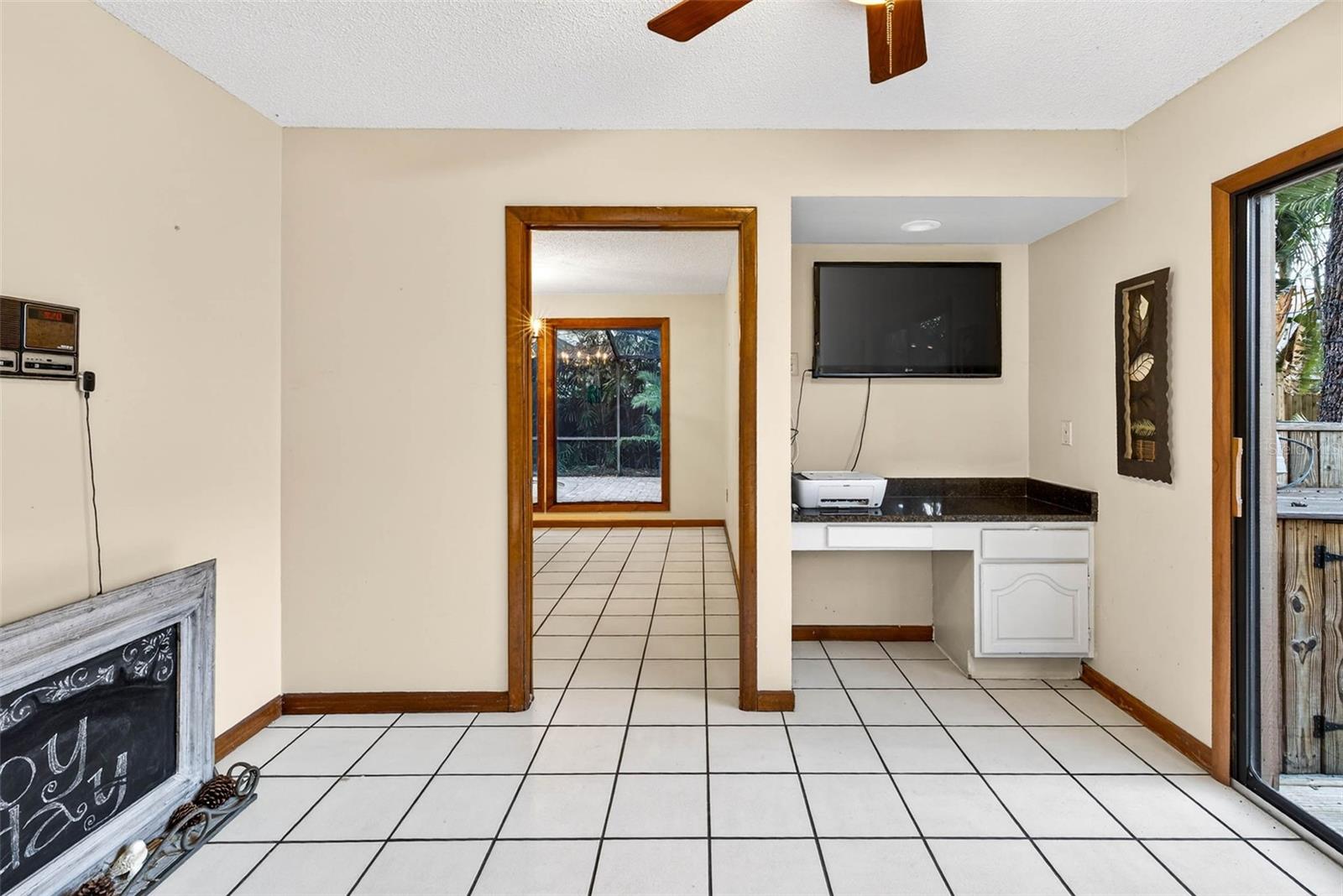 Listing photo id 51 for 6410 112th Avenue