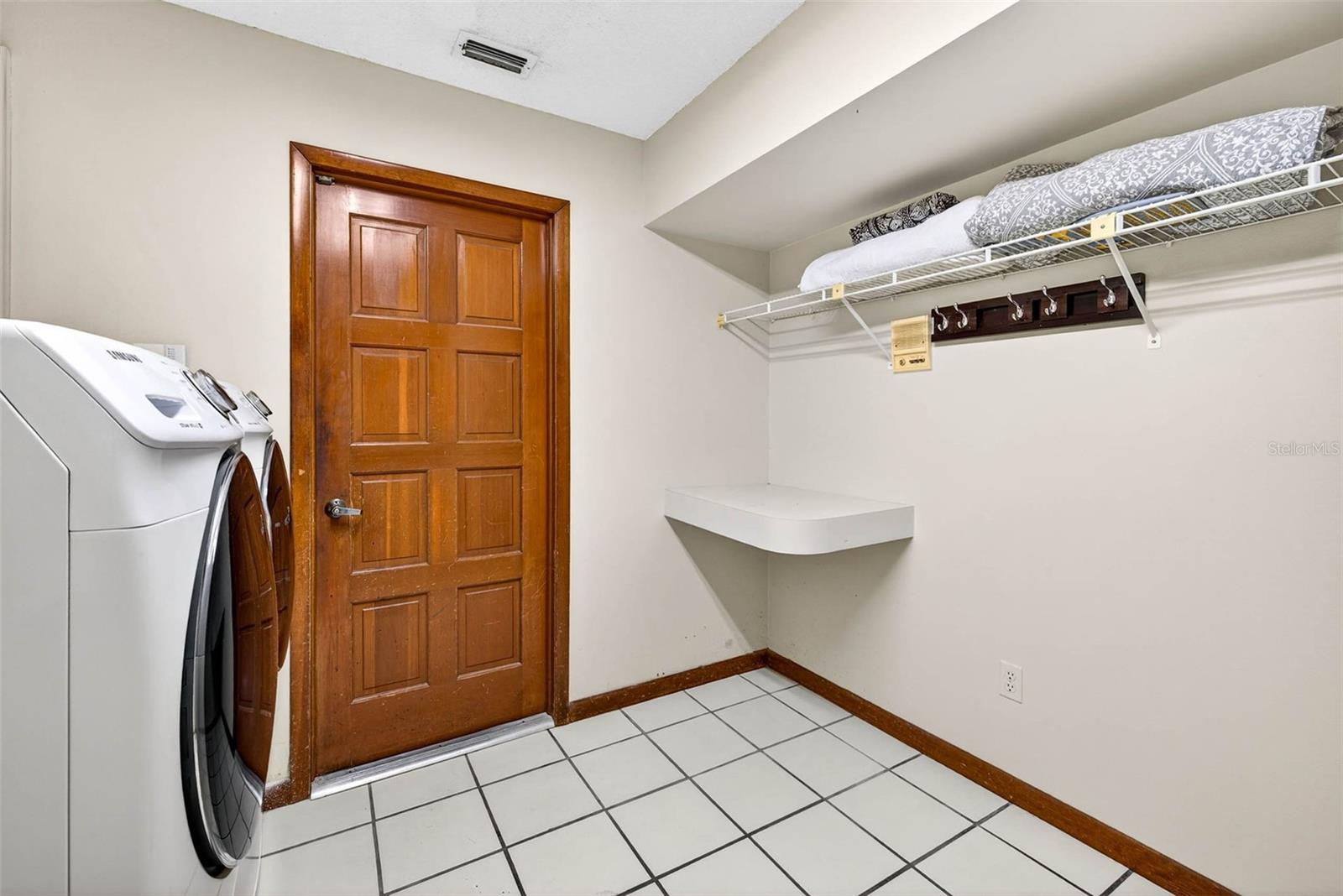 Listing photo id 54 for 6410 112th Avenue