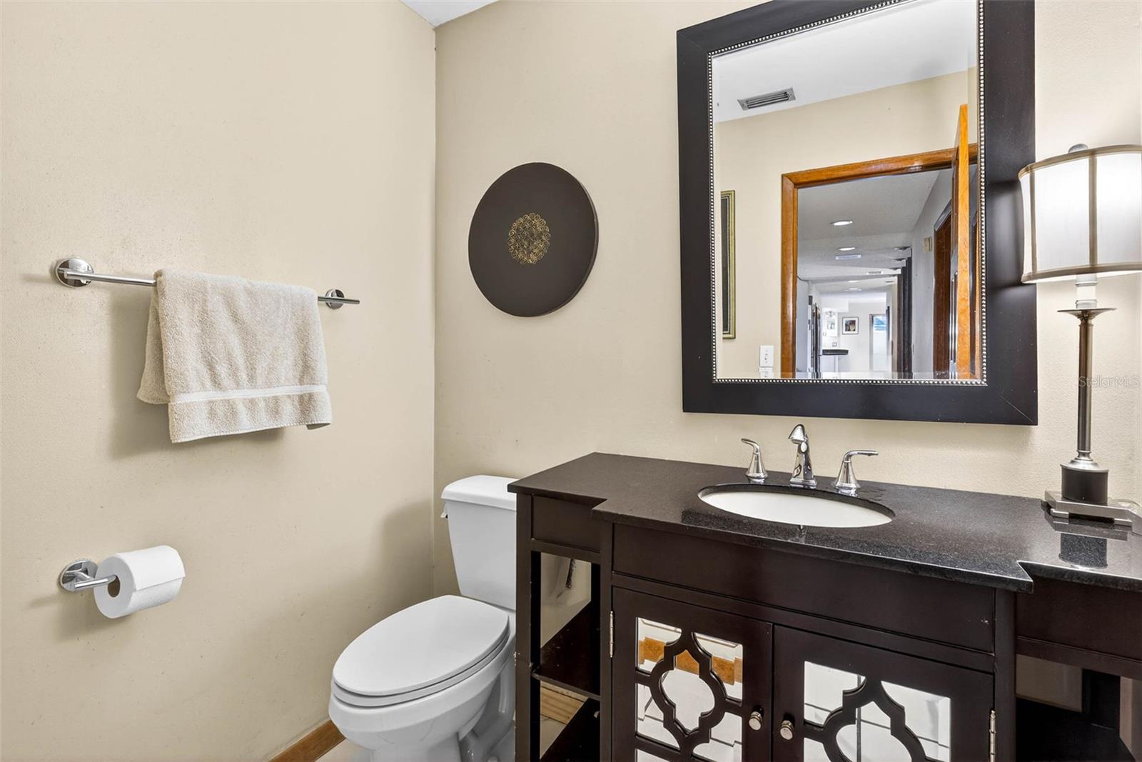 Listing photo id 55 for 6410 112th Avenue