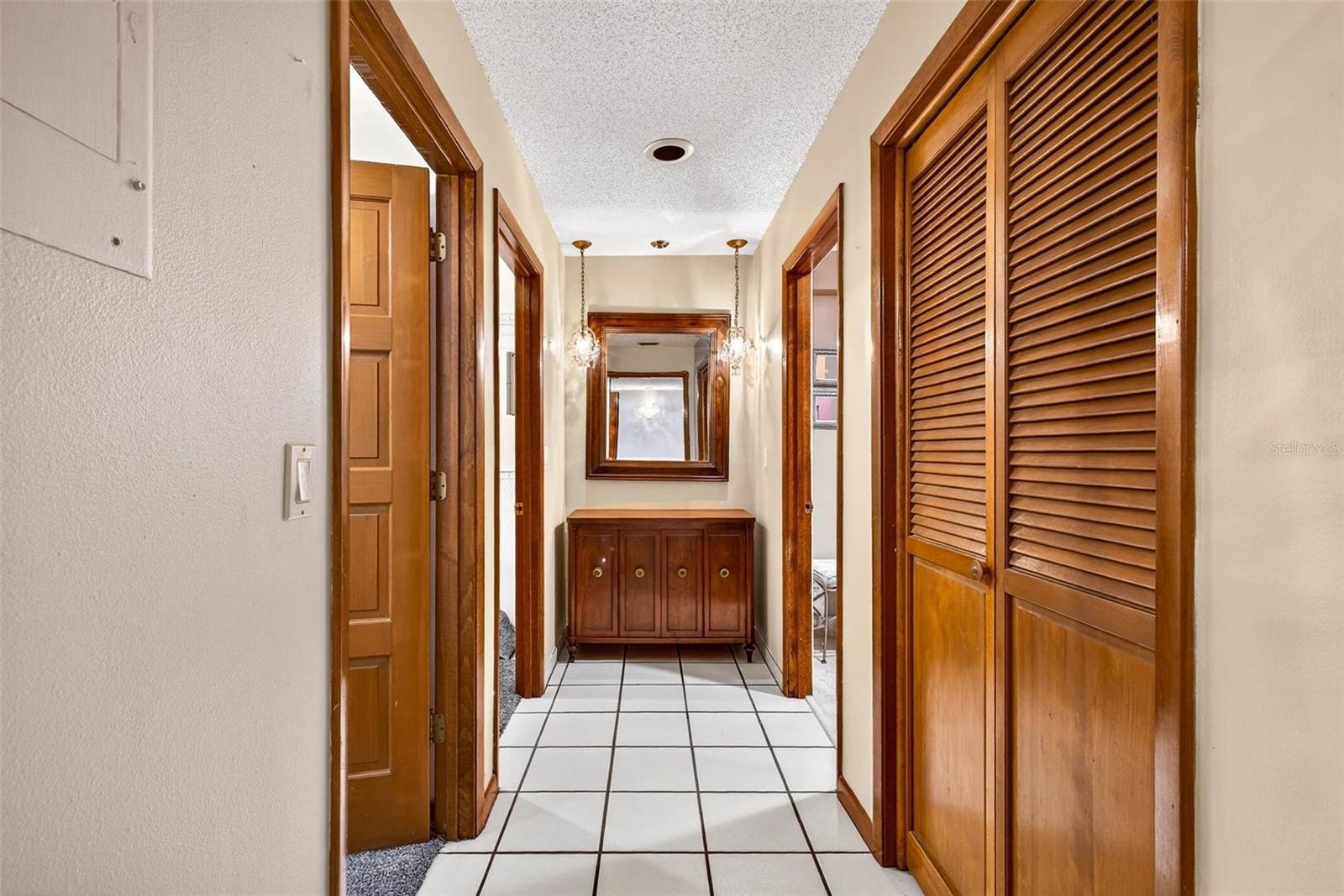 Listing photo id 56 for 6410 112th Avenue