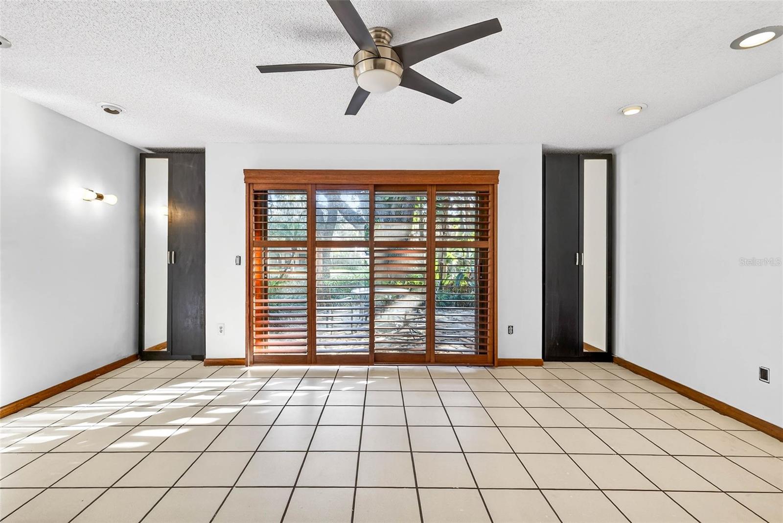 Listing photo id 57 for 6410 112th Avenue