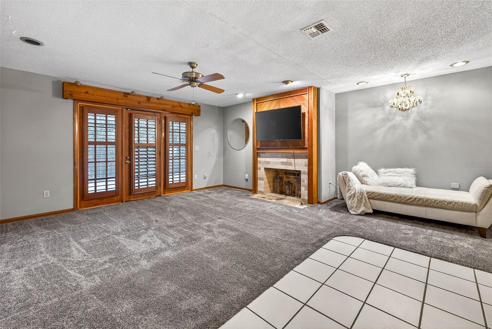 Listing photo id 61 for 6410 112th Avenue