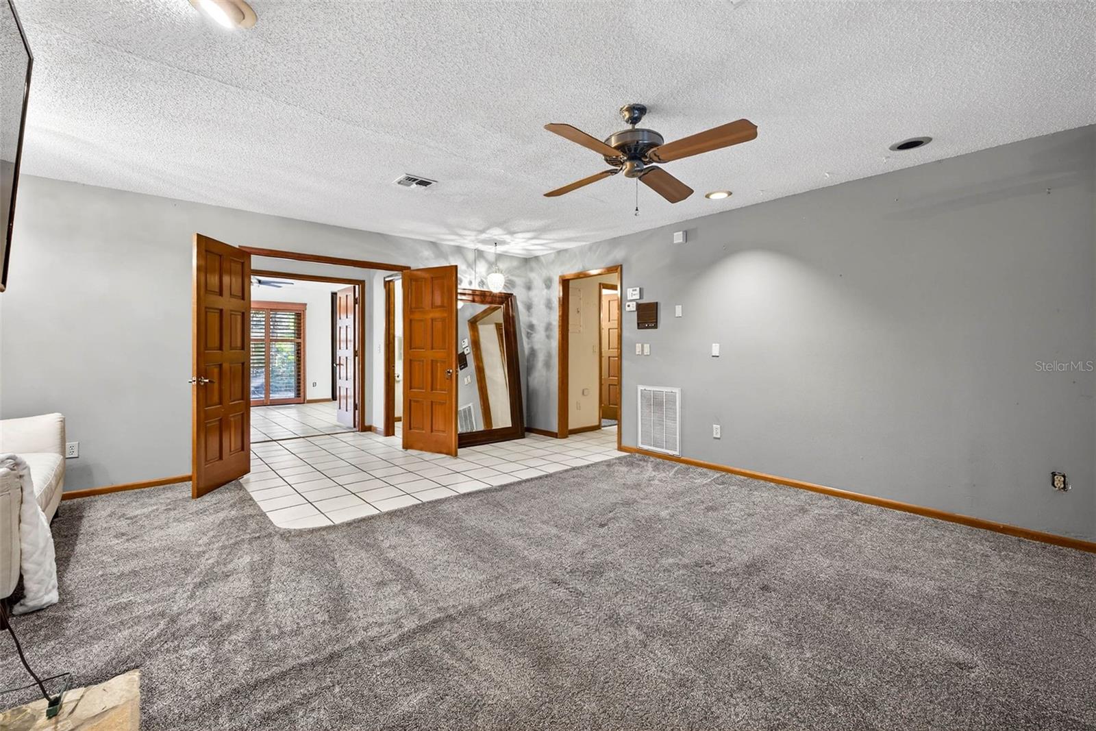 Listing photo id 62 for 6410 112th Avenue