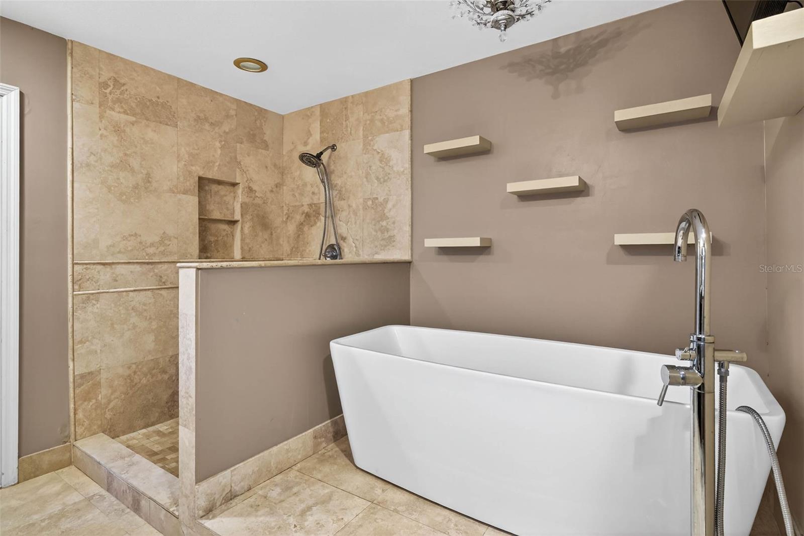 Listing photo id 63 for 6410 112th Avenue