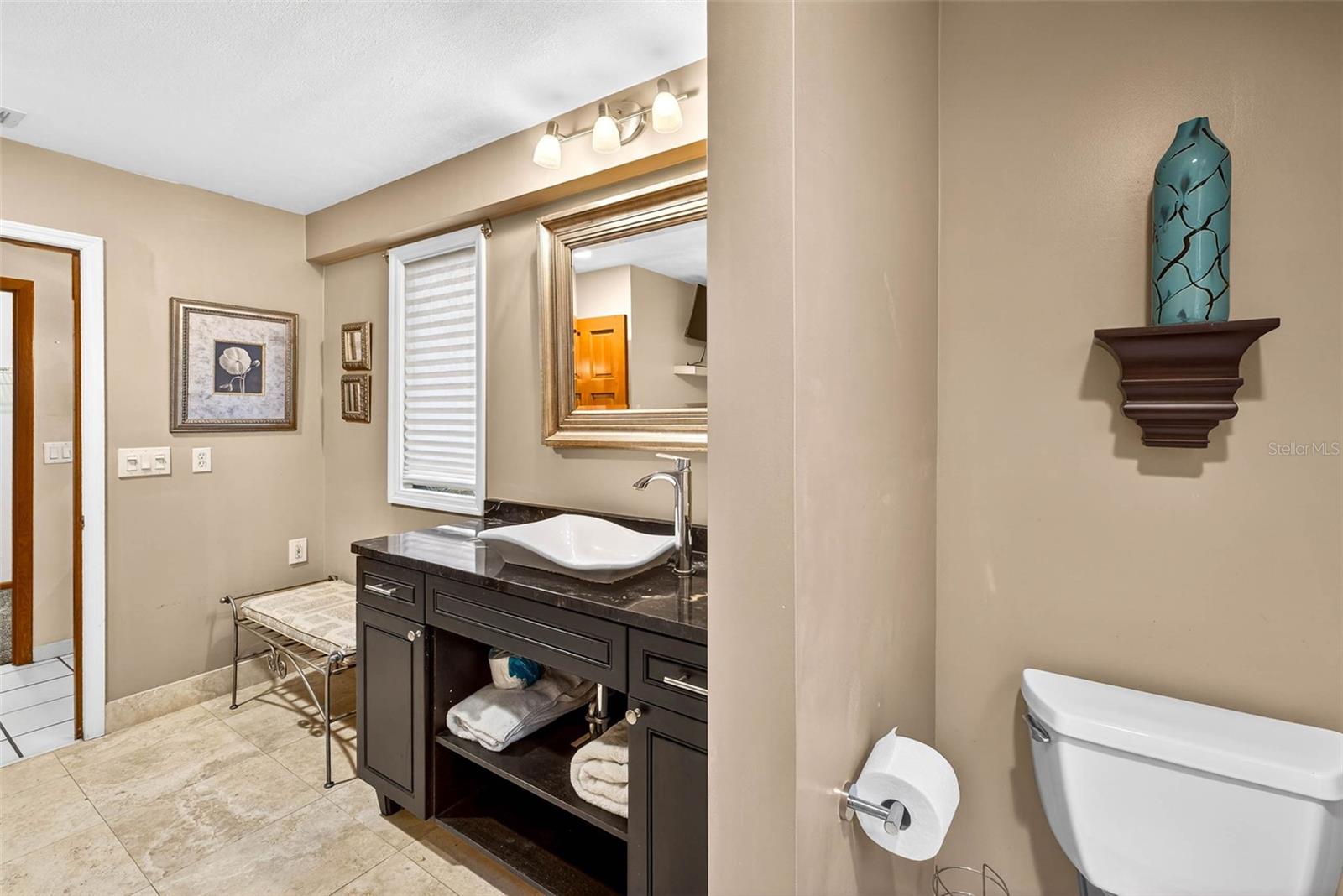 Listing photo id 65 for 6410 112th Avenue