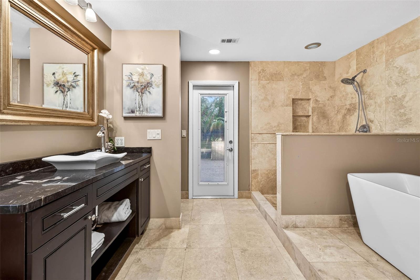 Listing photo id 69 for 6410 112th Avenue