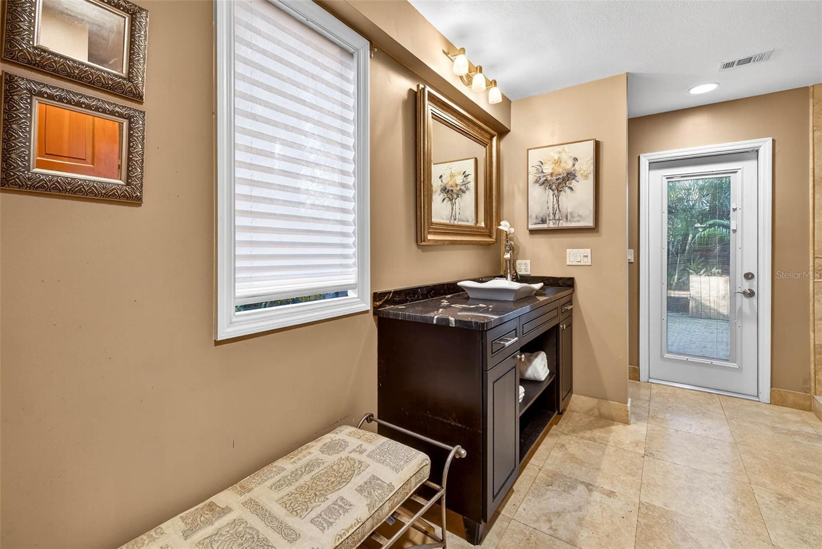 Listing photo id 70 for 6410 112th Avenue