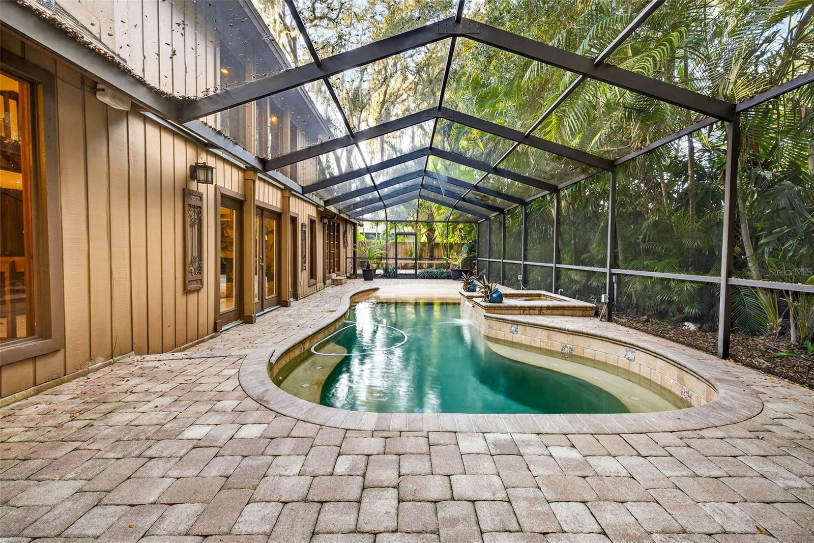 Listing photo id 71 for 6410 112th Avenue