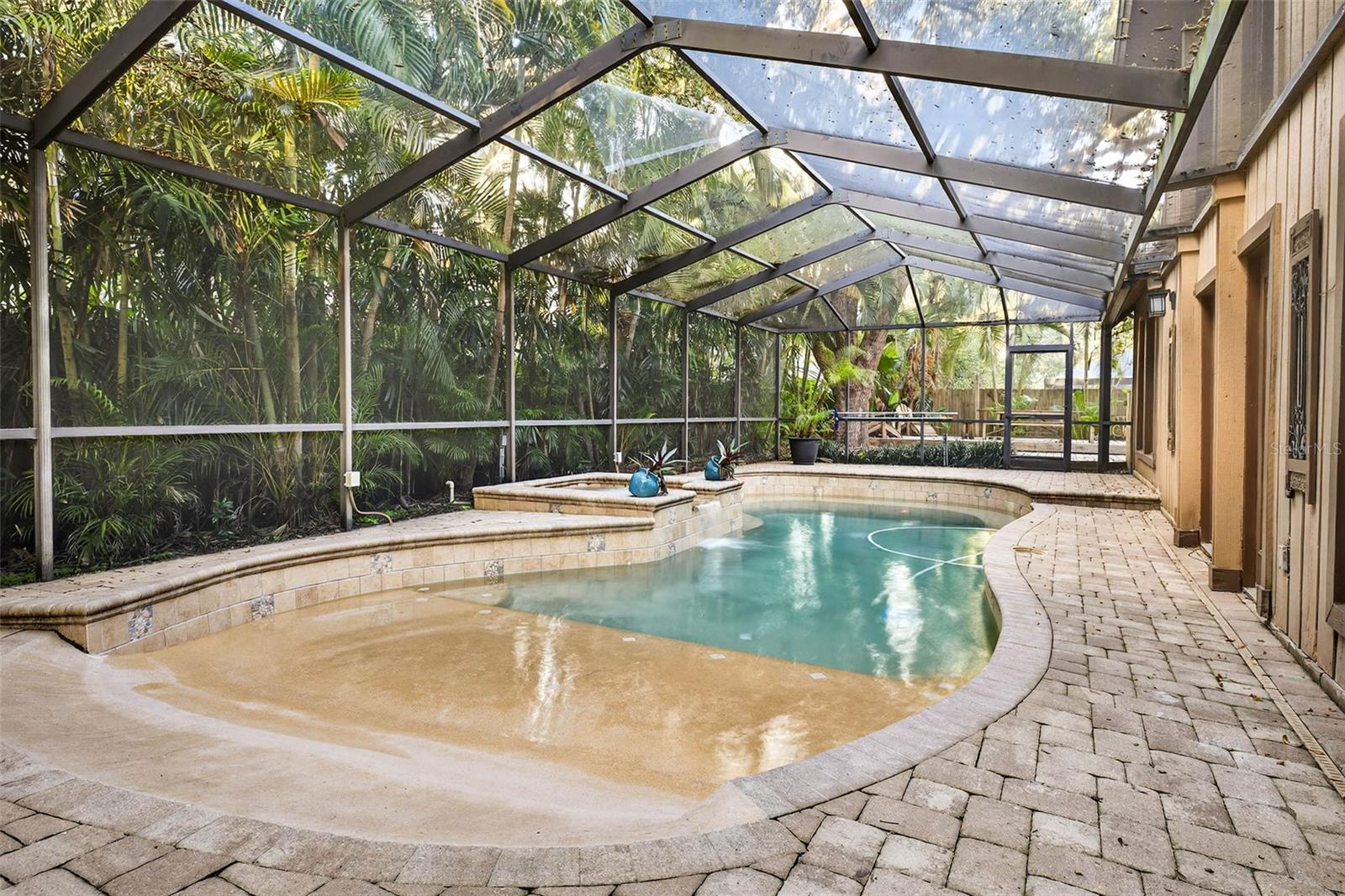 Listing photo id 72 for 6410 112th Avenue