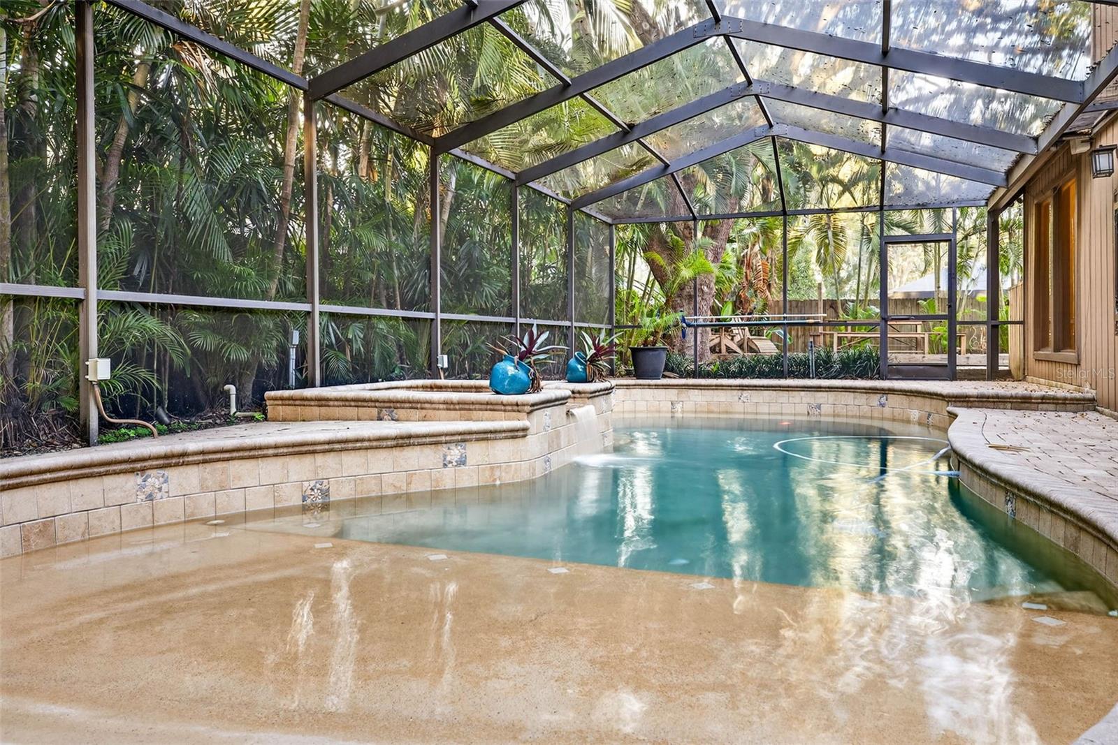 Listing photo id 74 for 6410 112th Avenue