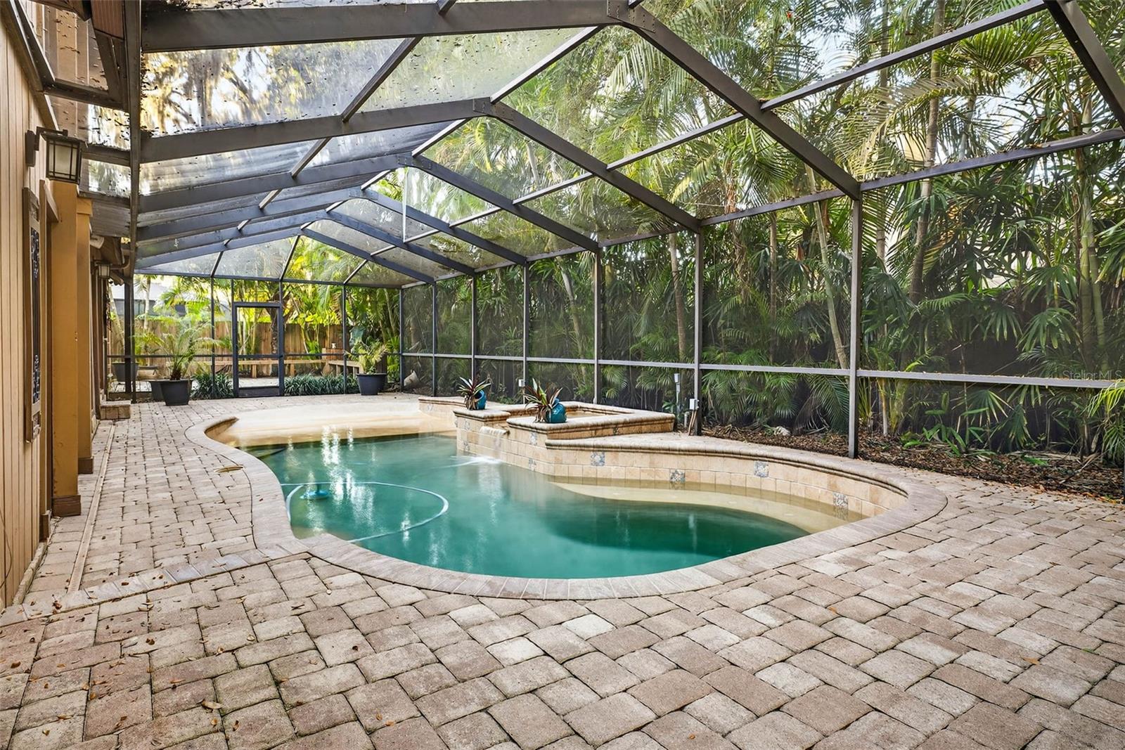 Listing photo id 75 for 6410 112th Avenue