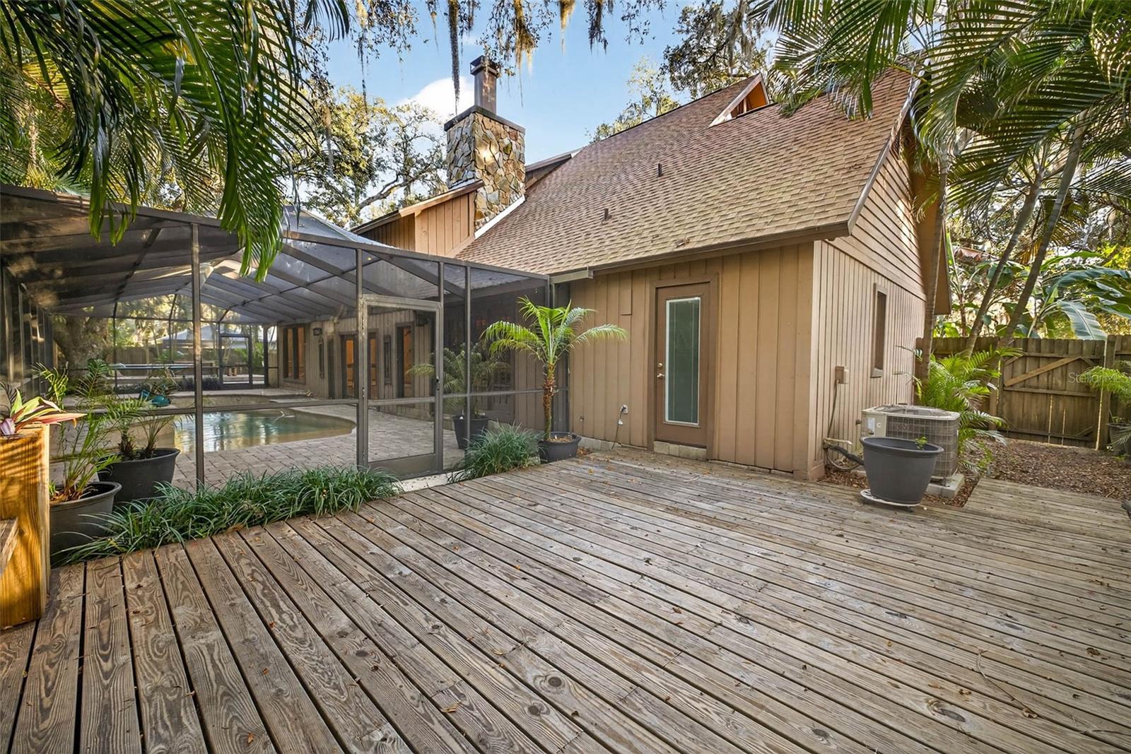 Listing photo id 76 for 6410 112th Avenue