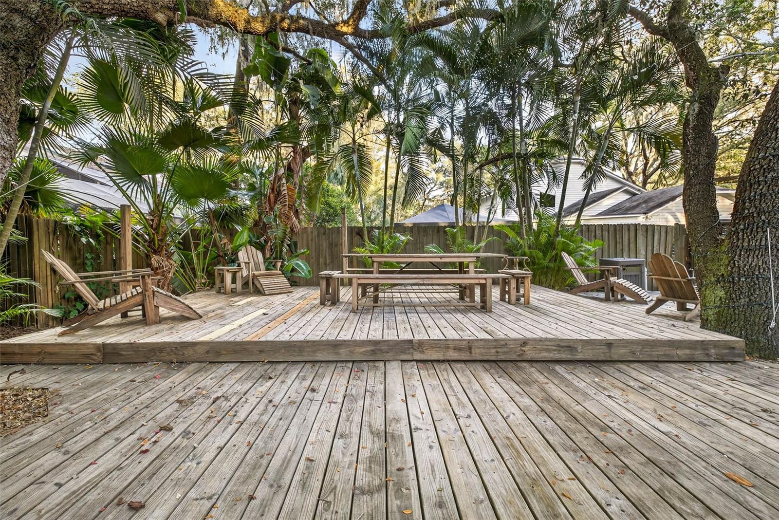 Listing photo id 77 for 6410 112th Avenue