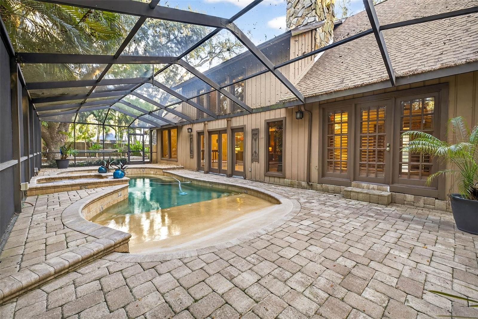 Listing photo id 80 for 6410 112th Avenue