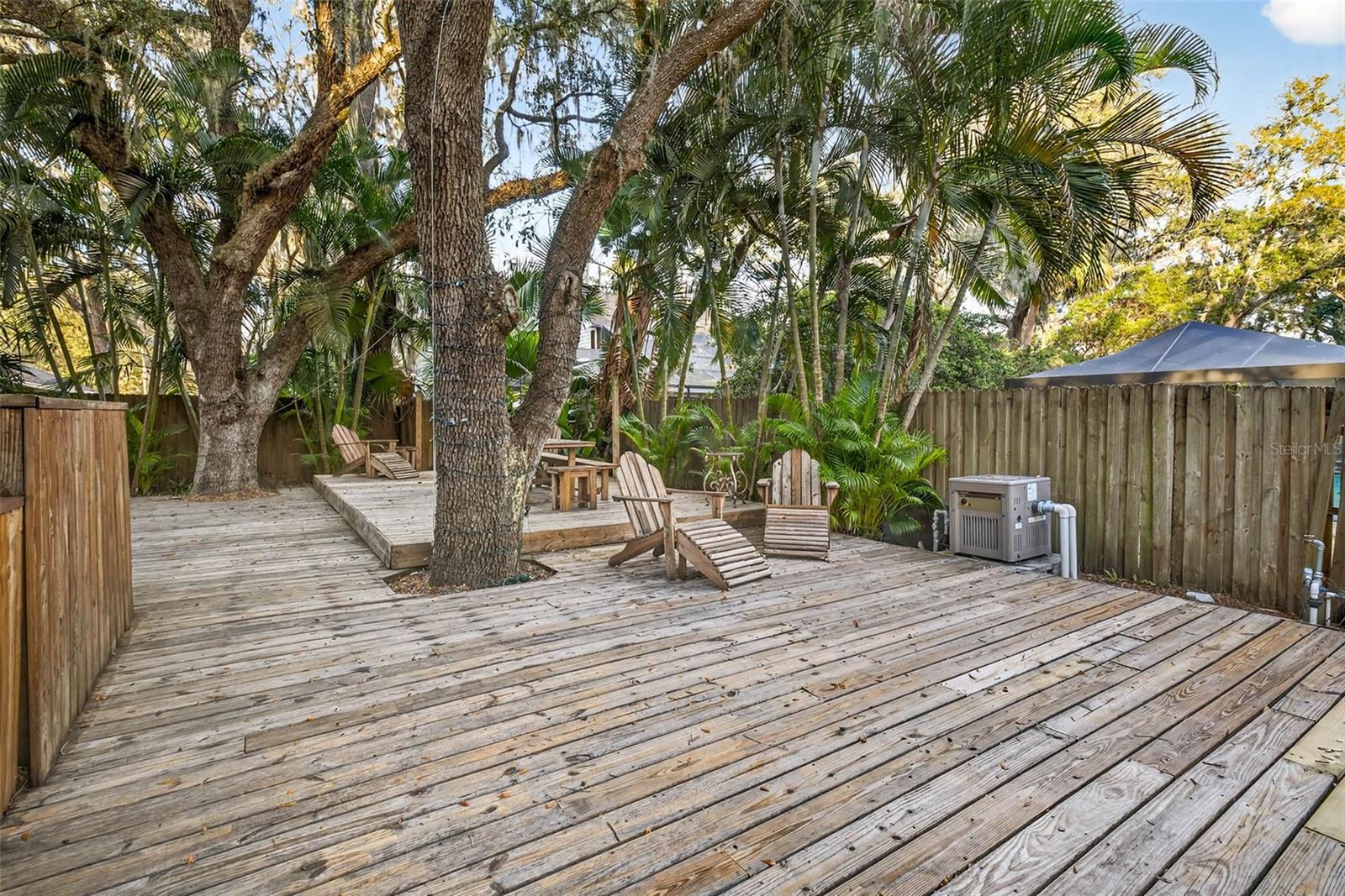 Listing photo id 85 for 6410 112th Avenue