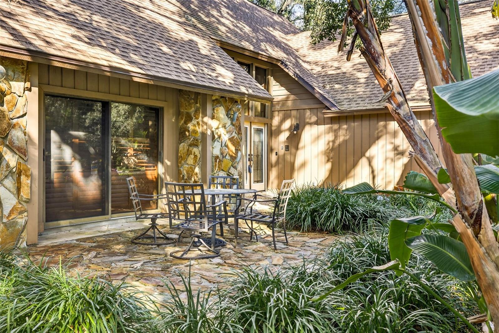 Listing photo id 7 for 6410 112th Avenue