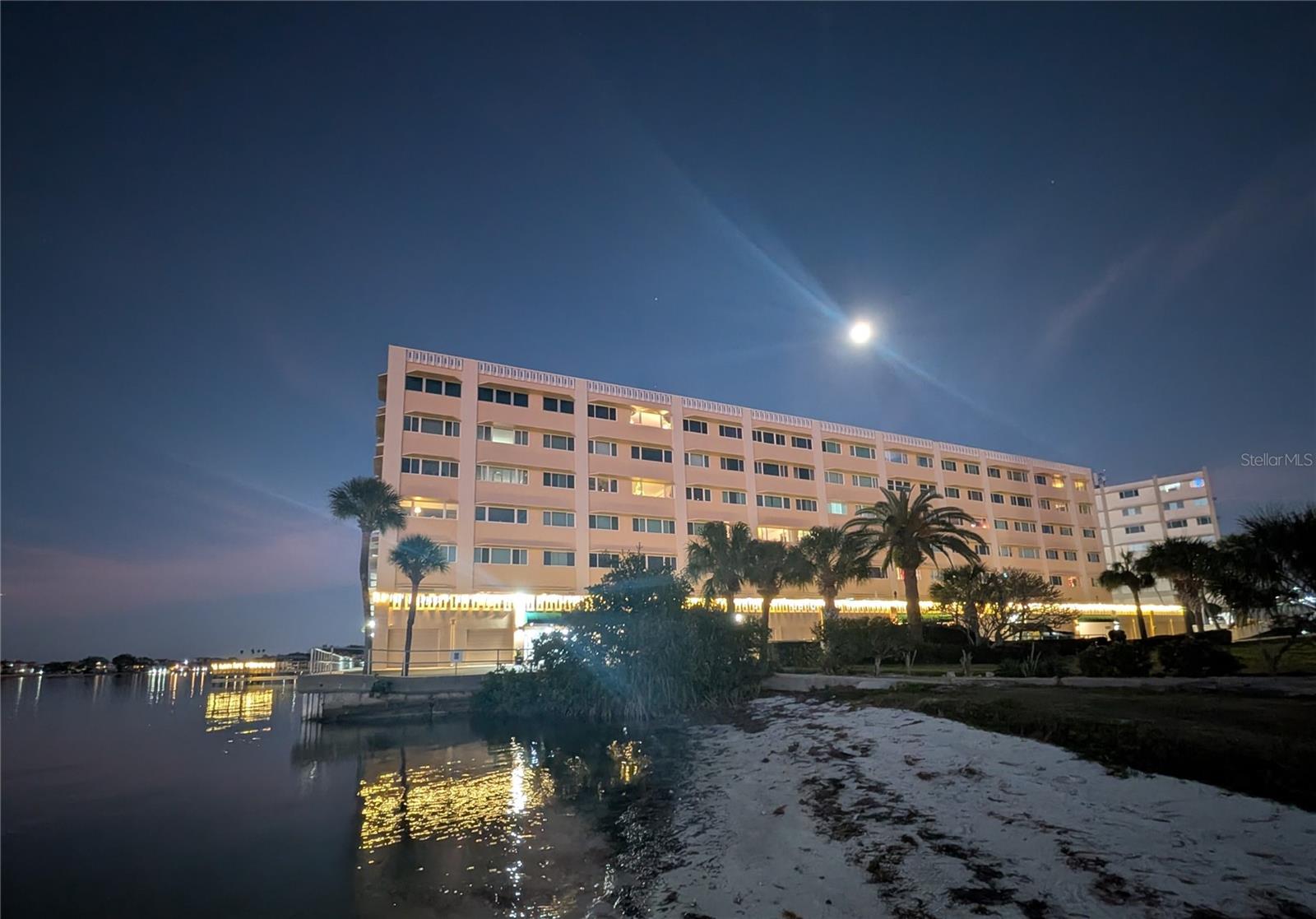 Image 21 of 22 For 100 Bluff View Drive 105c