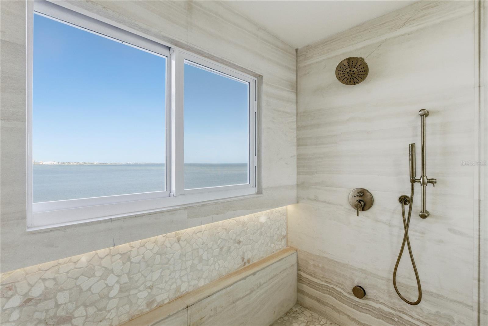 Image 24 of 39 For 377 22nd Avenue Se