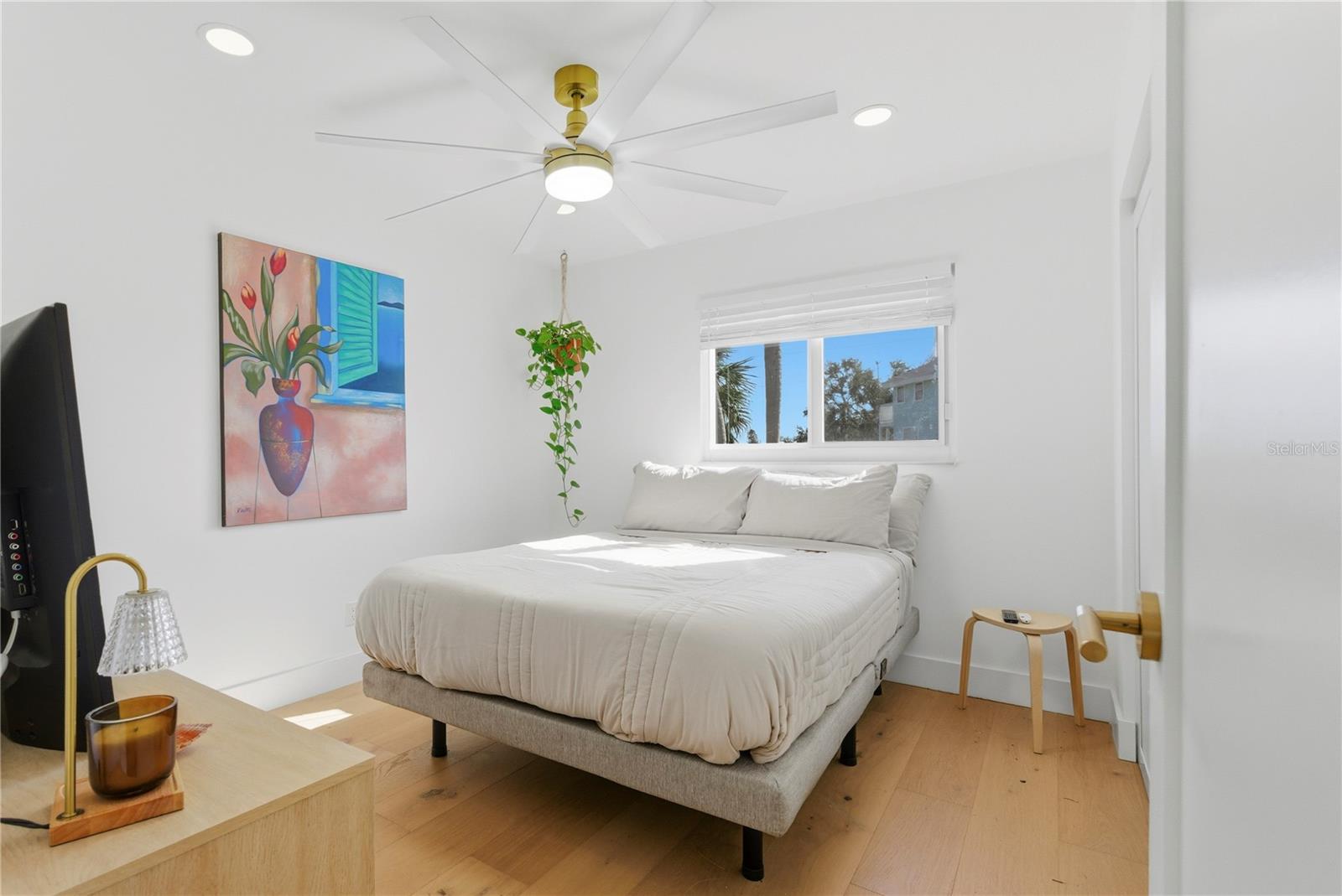 Image 26 of 39 For 377 22nd Avenue Se