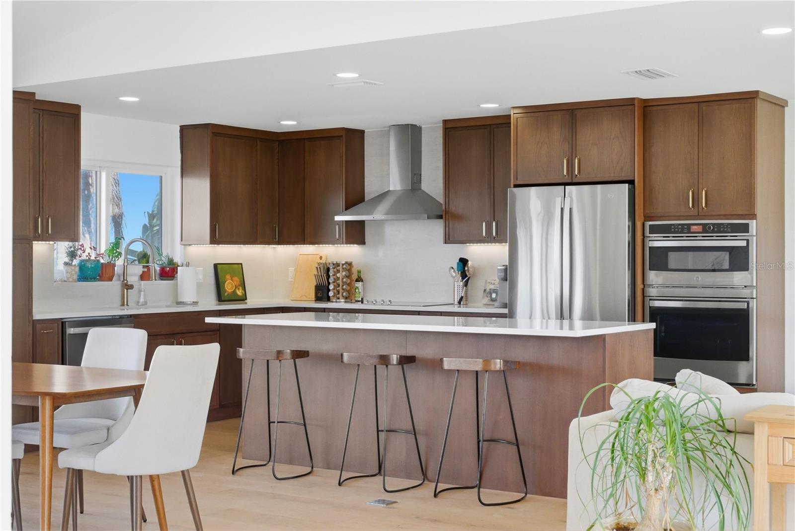 Image 3 of 39 For 377 22nd Avenue Se