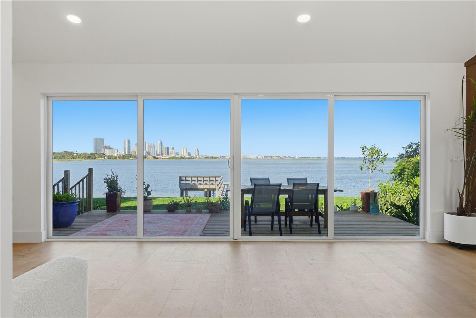 Image 4 of 39 For 377 22nd Avenue Se