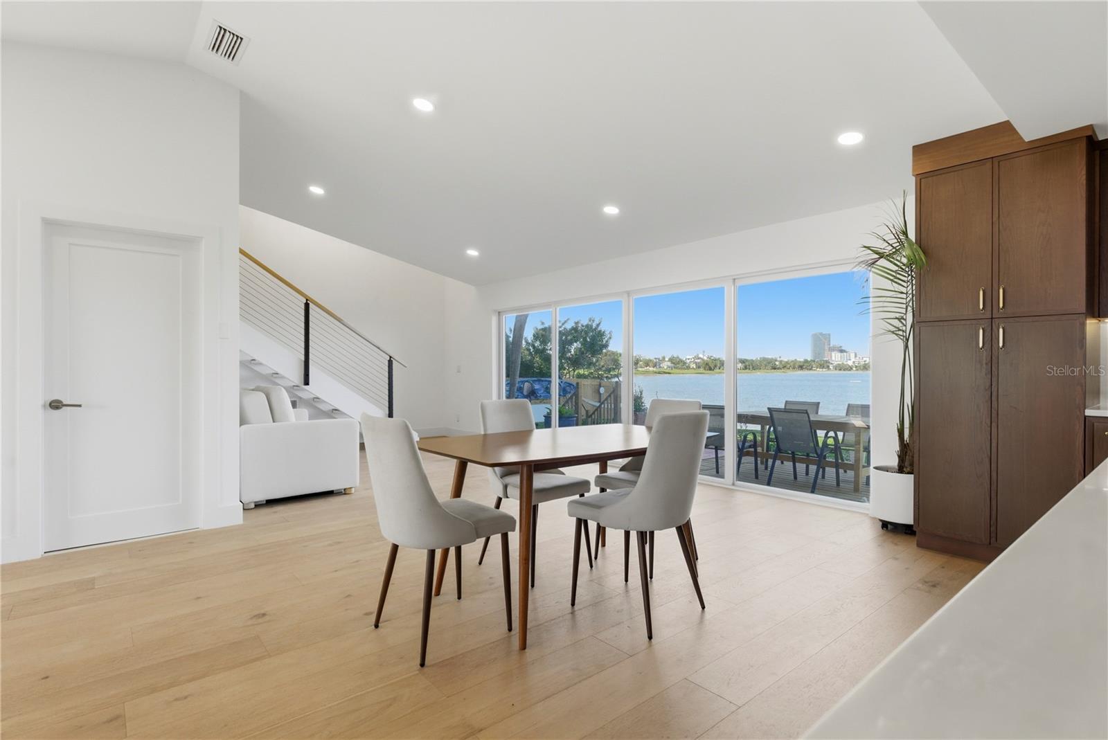 Image 9 of 39 For 377 22nd Avenue Se