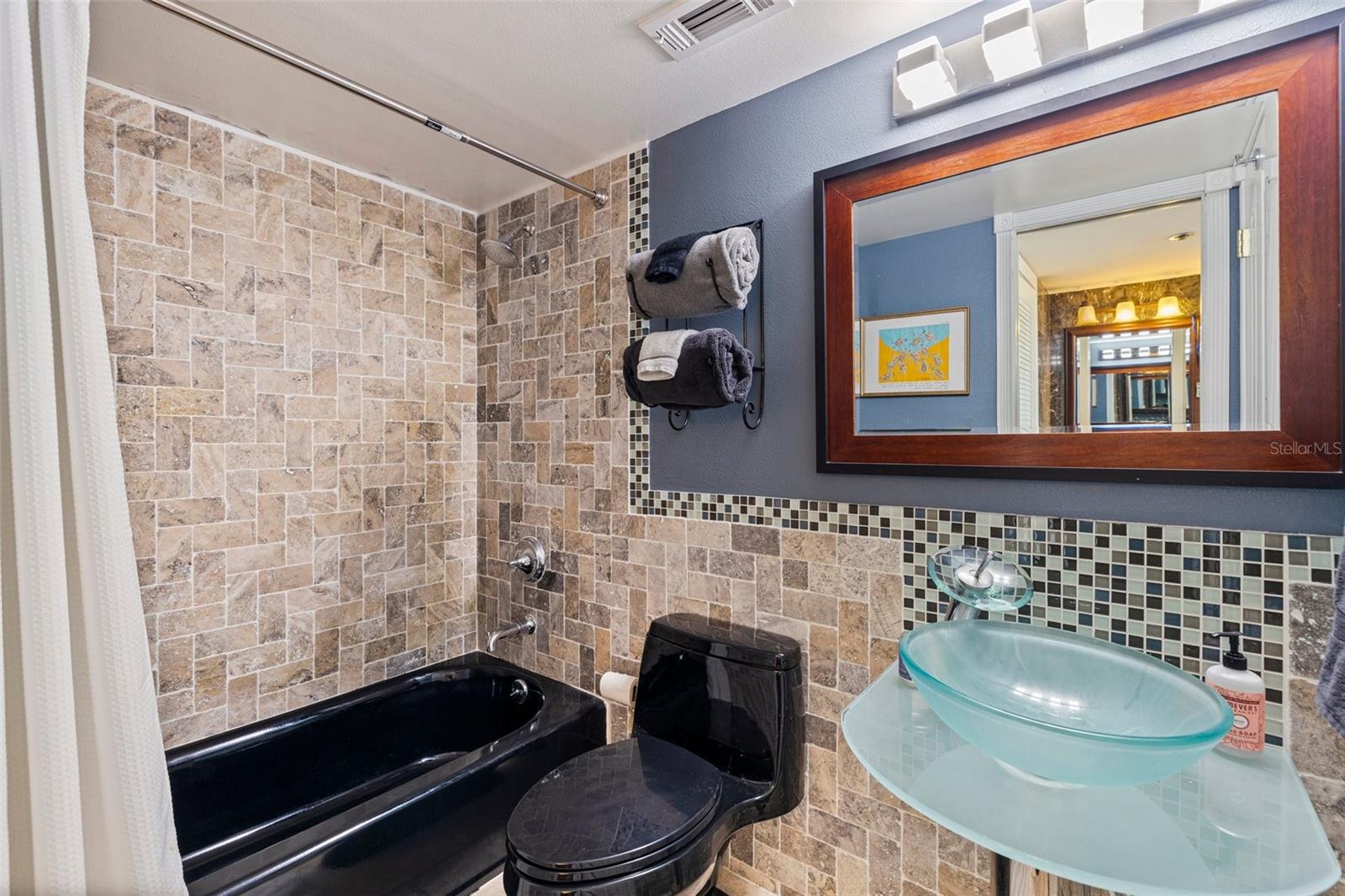 Image 28 of 53 For 6265 Sun Boulevard 1203