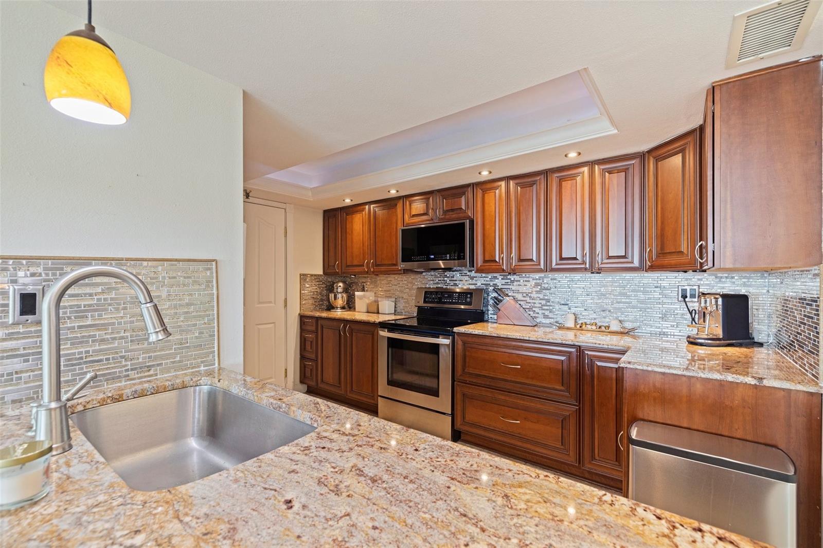 Image 4 of 53 For 6265 Sun Boulevard 1203