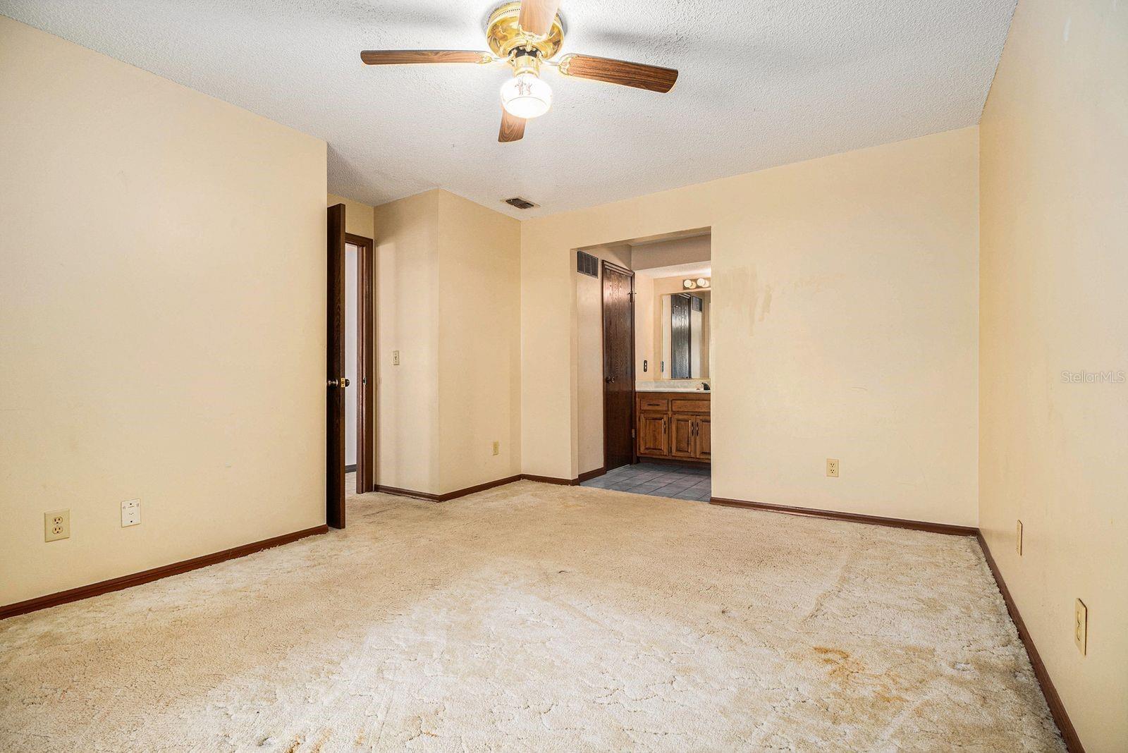 Image 13 of 29 For 607 Lakeshore Drive