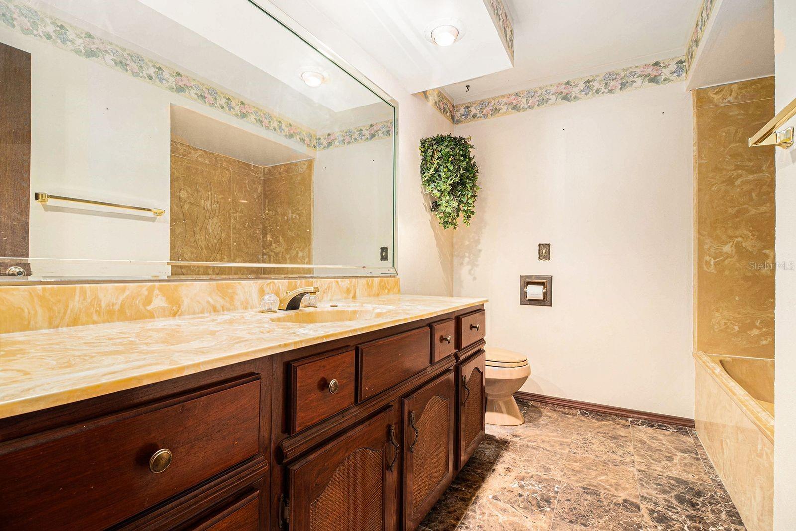 Image 20 of 29 For 607 Lakeshore Drive