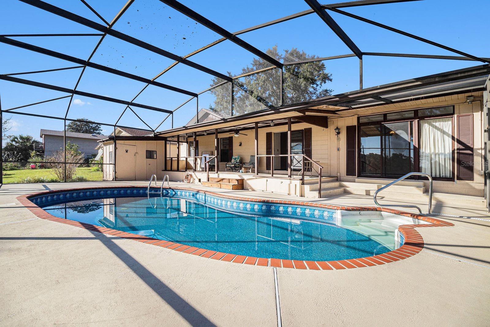 Image 21 of 29 For 607 Lakeshore Drive