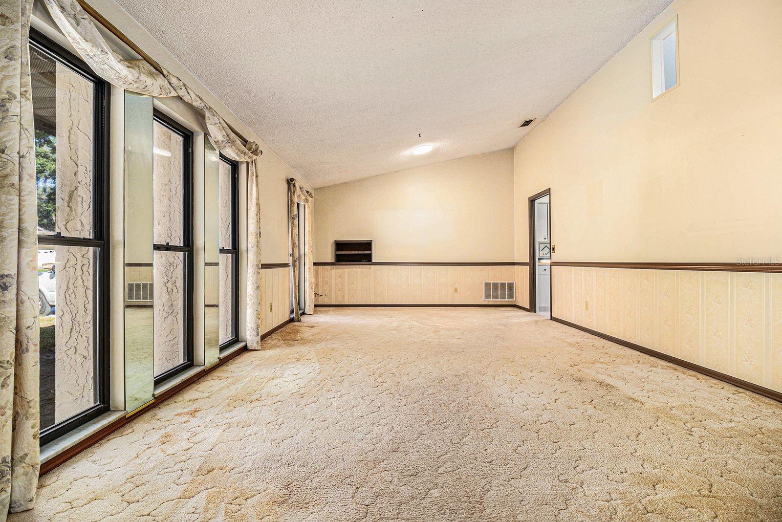 Image 5 of 29 For 607 Lakeshore Drive