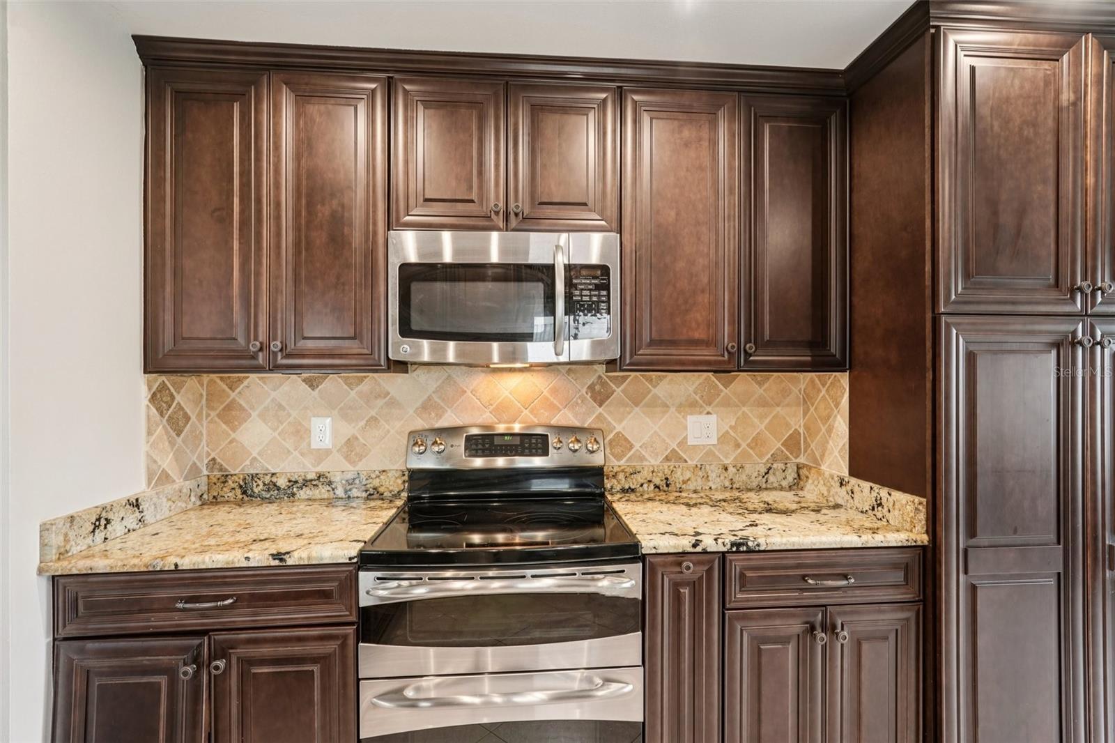 Image 13 of 72 For 2009 Hereford Drive