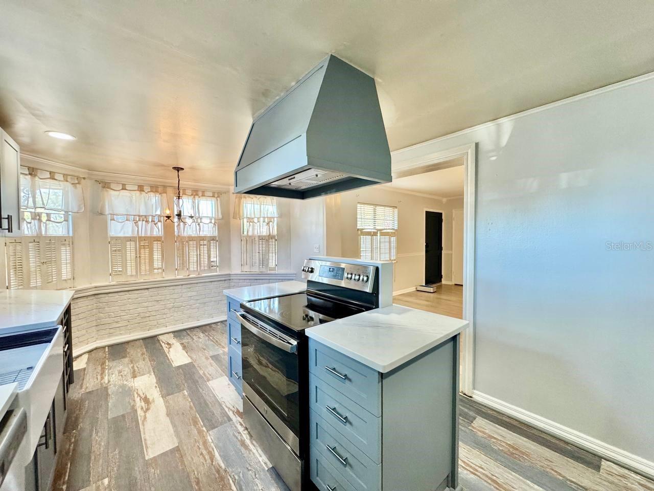 Image 11 of 30 For 2703 Westhigh Avenue