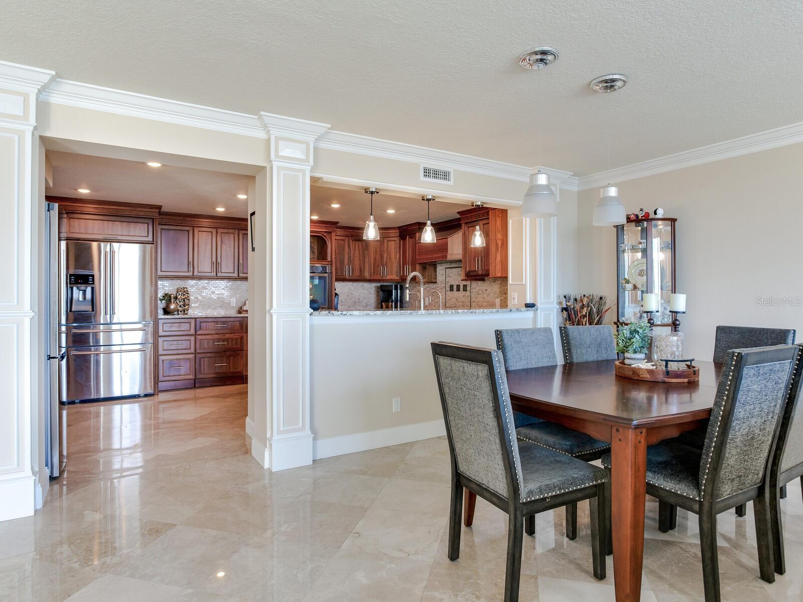 Image 11 of 73 For 736 Island Way 1104