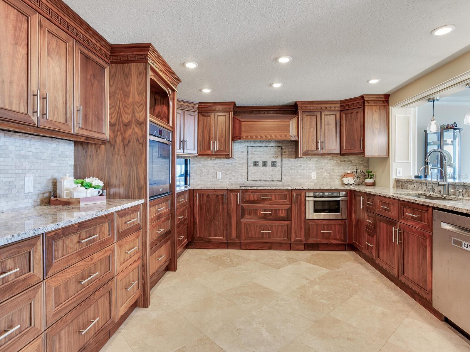 Image 13 of 73 For 736 Island Way 1104