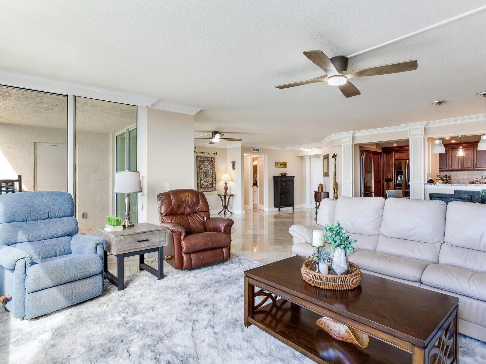 Image 25 of 73 For 736 Island Way 1104