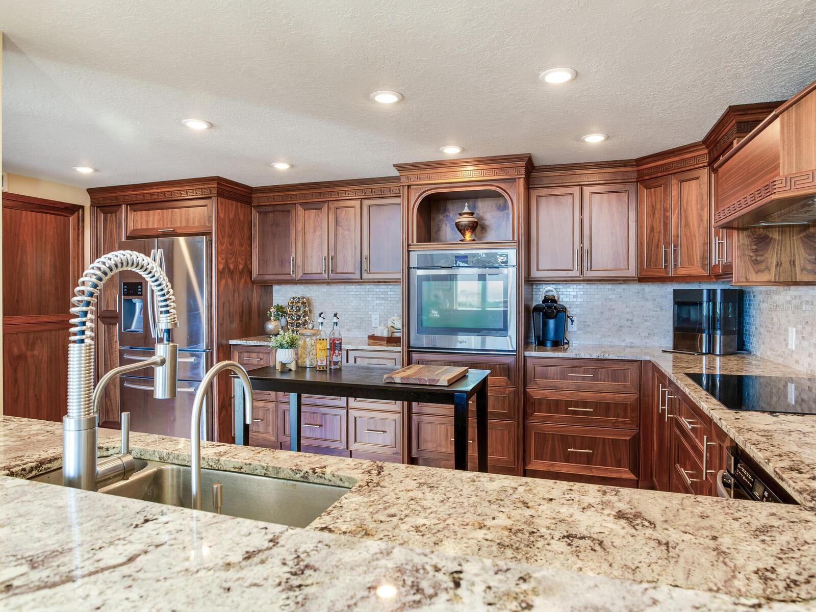 Image 27 of 73 For 736 Island Way 1104