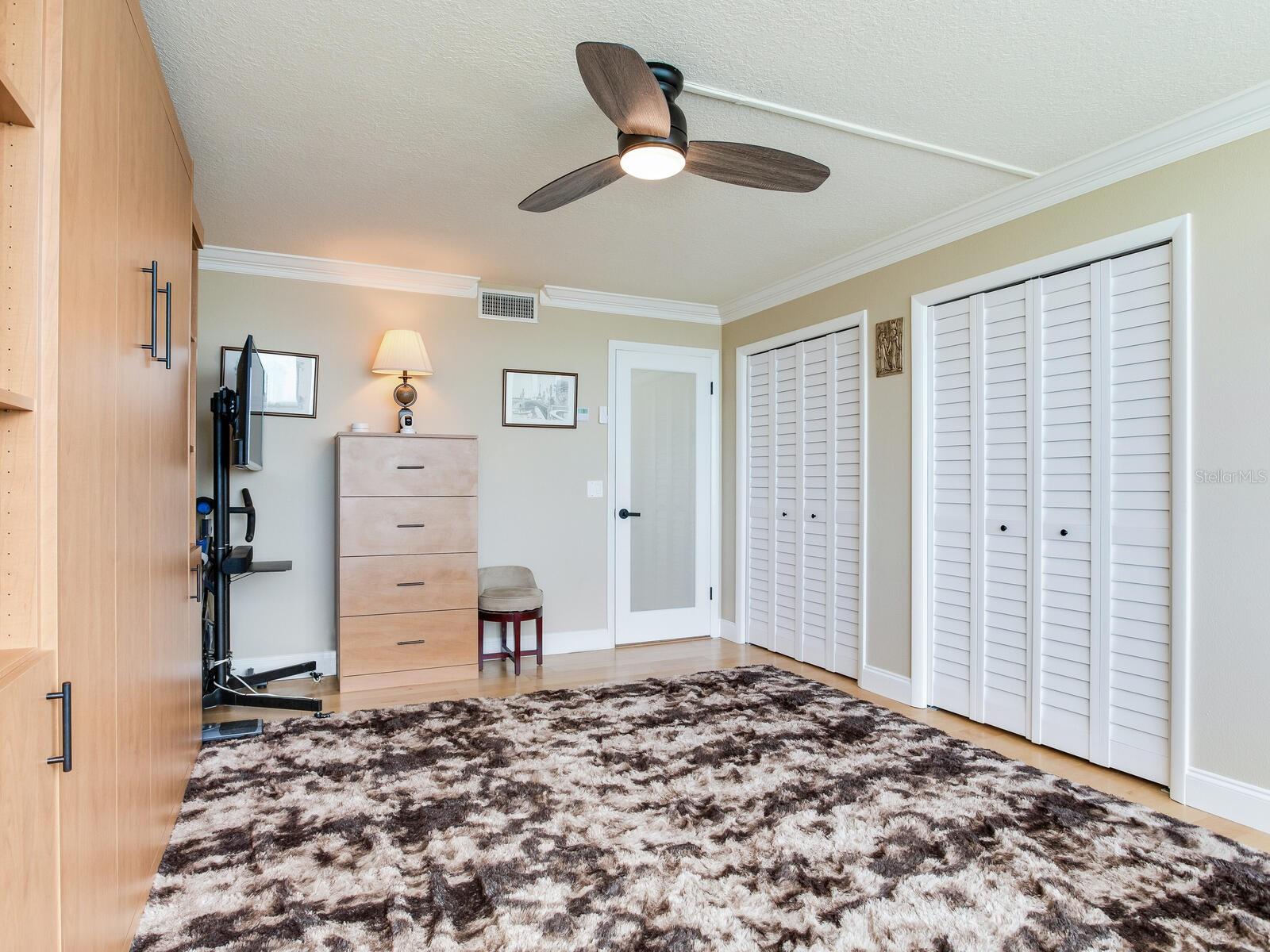 Image 38 of 73 For 736 Island Way 1104