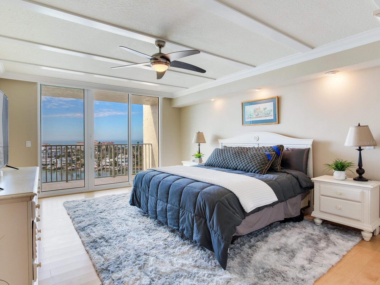 Image 39 of 73 For 736 Island Way 1104