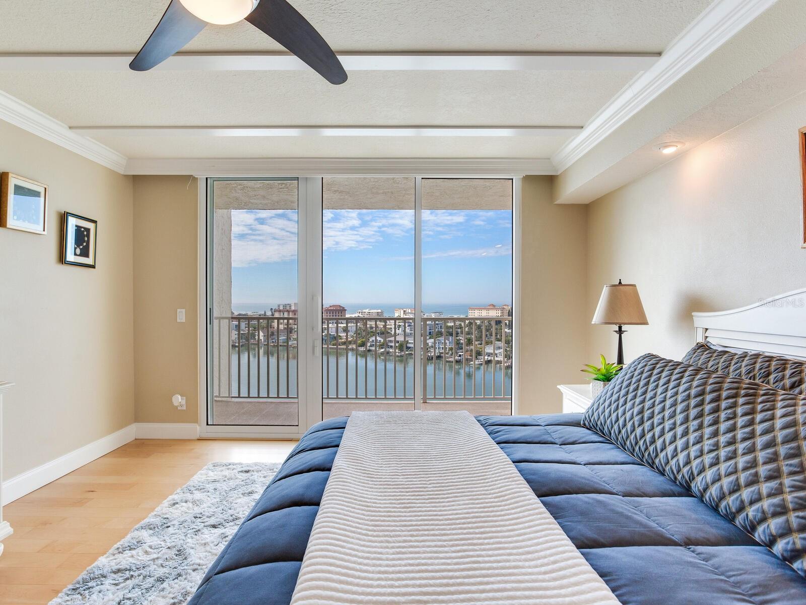 Image 41 of 73 For 736 Island Way 1104