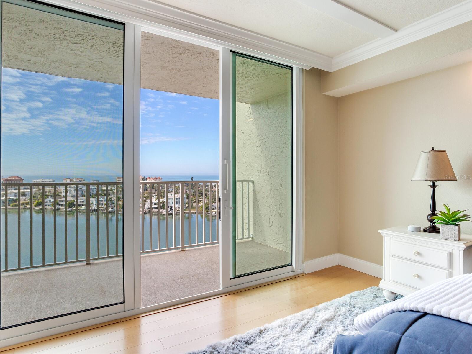 Image 42 of 73 For 736 Island Way 1104