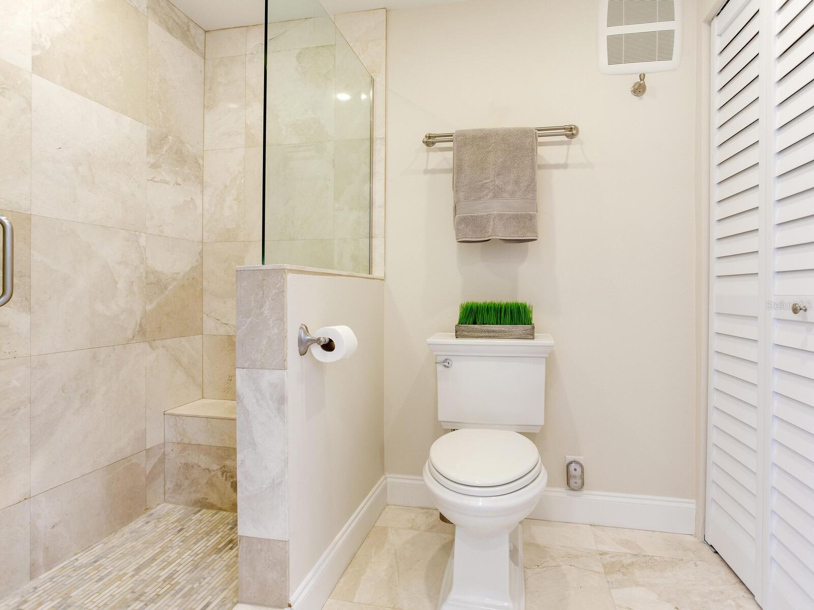 Image 46 of 73 For 736 Island Way 1104