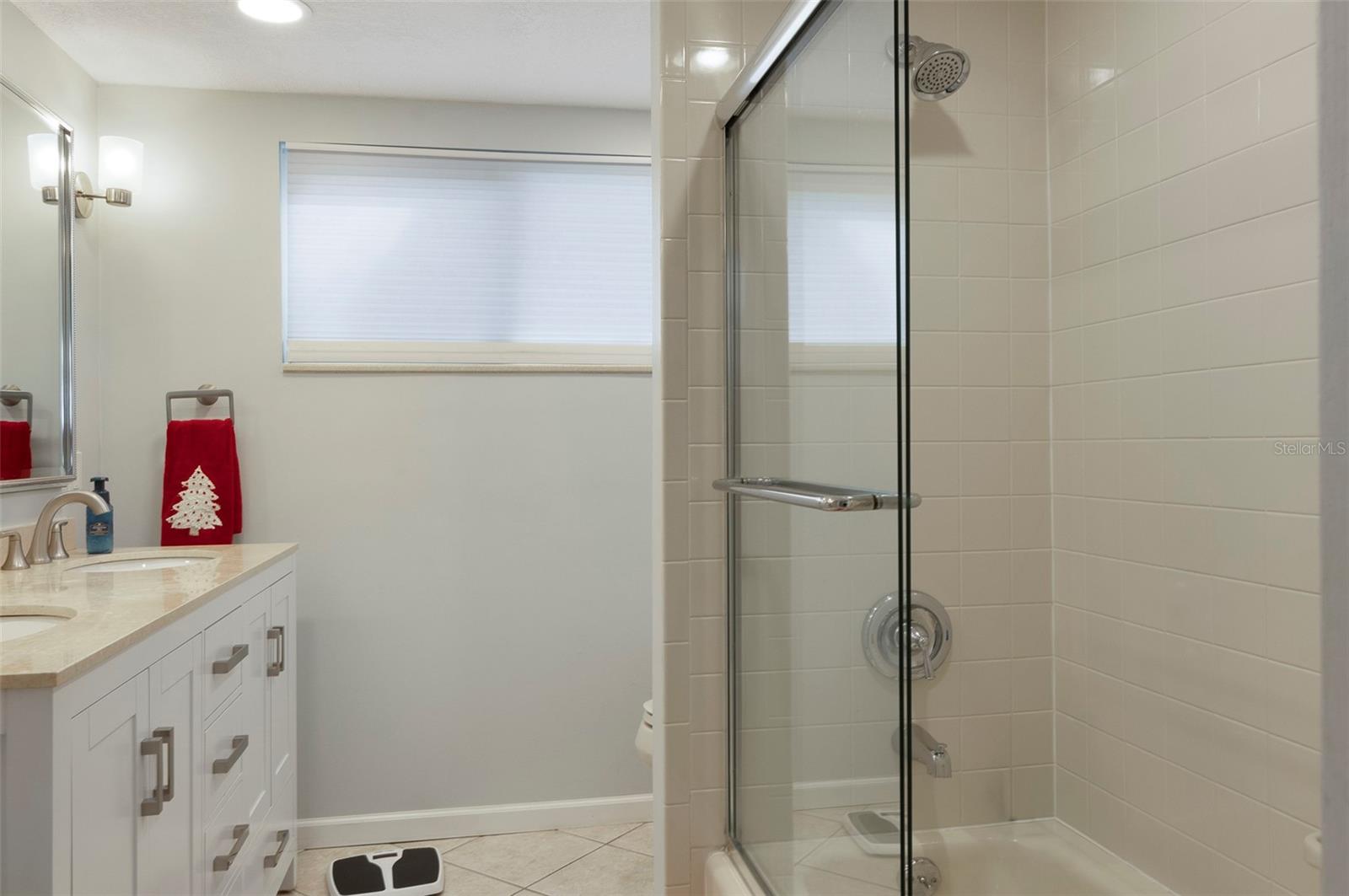 Image 20 of 33 For 1394 51st Avenue Ne