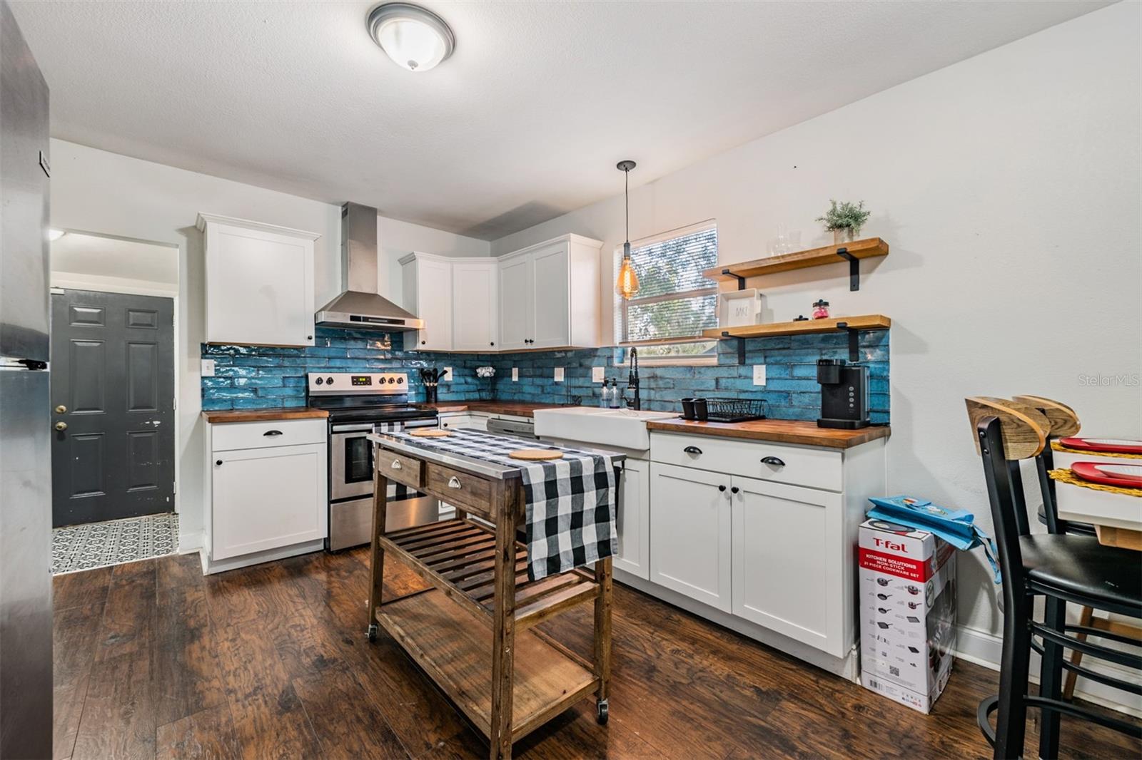 Image 11 of 31 For 8006 Klondyke Street